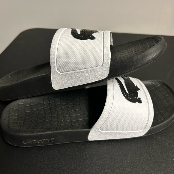 LIKE NEW - LACOSTE SLIDES - SIZE 8 - Picture 3 of 3